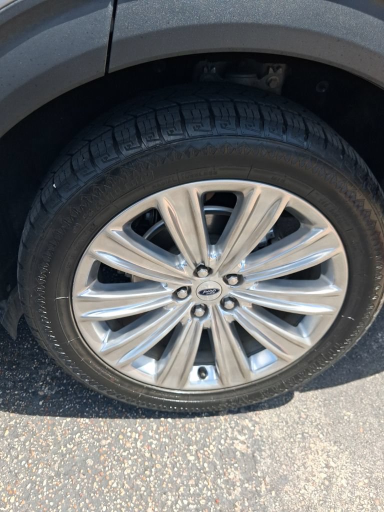 Certified 2022 Ford Explorer Limited w/ Limited Technology Package RWD image 9