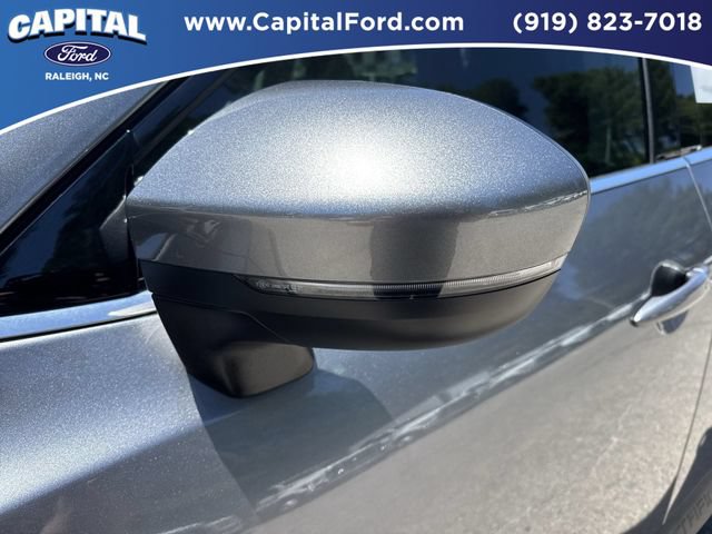 Used 2025 Nissan Pathfinder SV FWD image 12