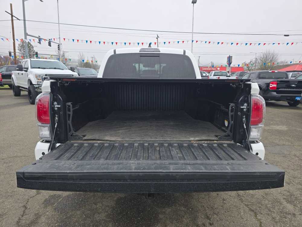 Used 2021 Toyota Tacoma TRD Off-Road w/ Technology Package image 19