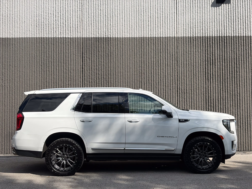 Used 2021 GMC Yukon Denali w/ Denali Premium Package AWD/4WD image 8