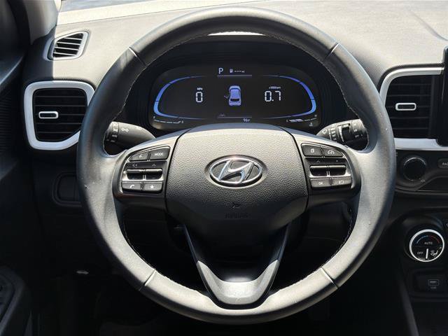 Used 2024 Hyundai Venue Limited FWD image 28
