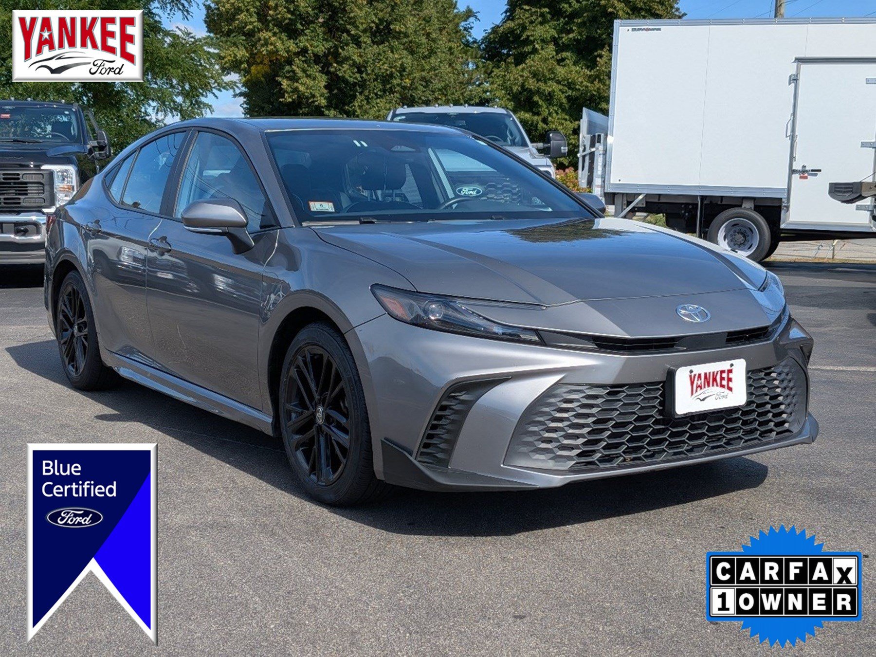 Used 2025 Toyota Camry SE FWD image 1
