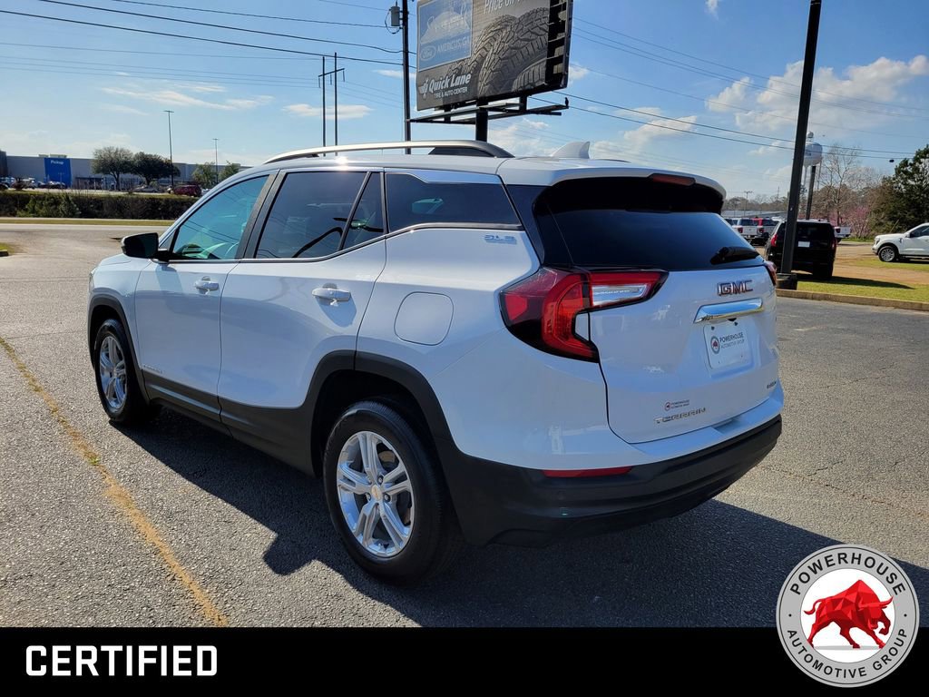 Used 2023 GMC Terrain SLE w/ Driver Convenience Package image 4