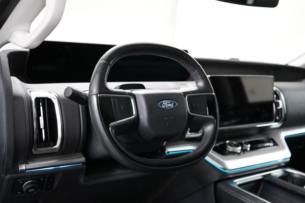 Certified 2025 Ford Expedition Platinum AWD/4WD image 13