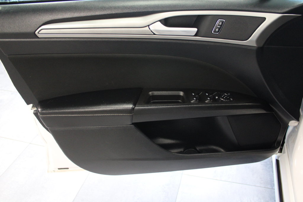 Certified 2020 Ford Fusion SE FWD image 13