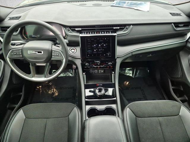 Used 2025 Jeep Grand Cherokee L Altitude AWD/4WD image 18