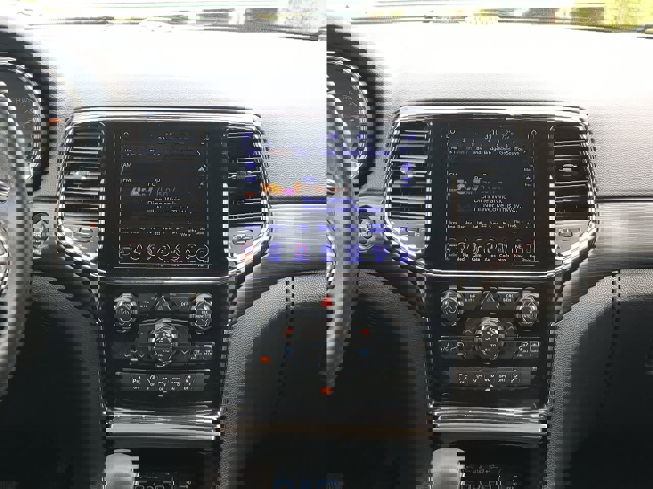 Used 2019 Jeep Grand Cherokee Laredo w/ Laredo X Package image 16