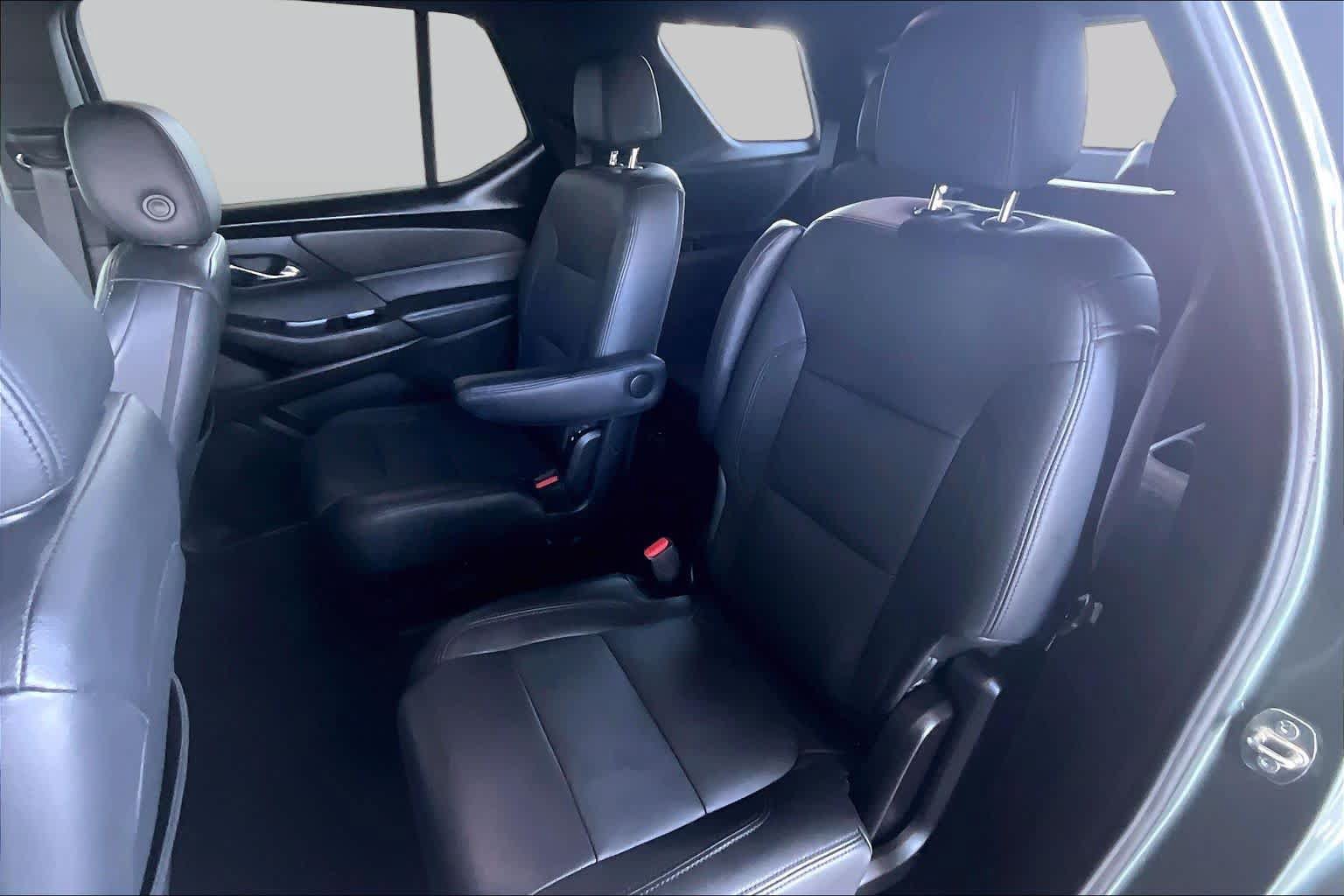 Used 2022 Chevrolet Traverse LT FWD image 20