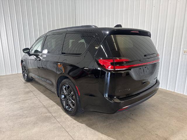 Used 2025 Chrysler Pacifica Limited FWD image 14