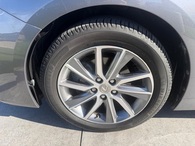 Used 2017 Lexus ES 300h w/ Luxury Package image 4