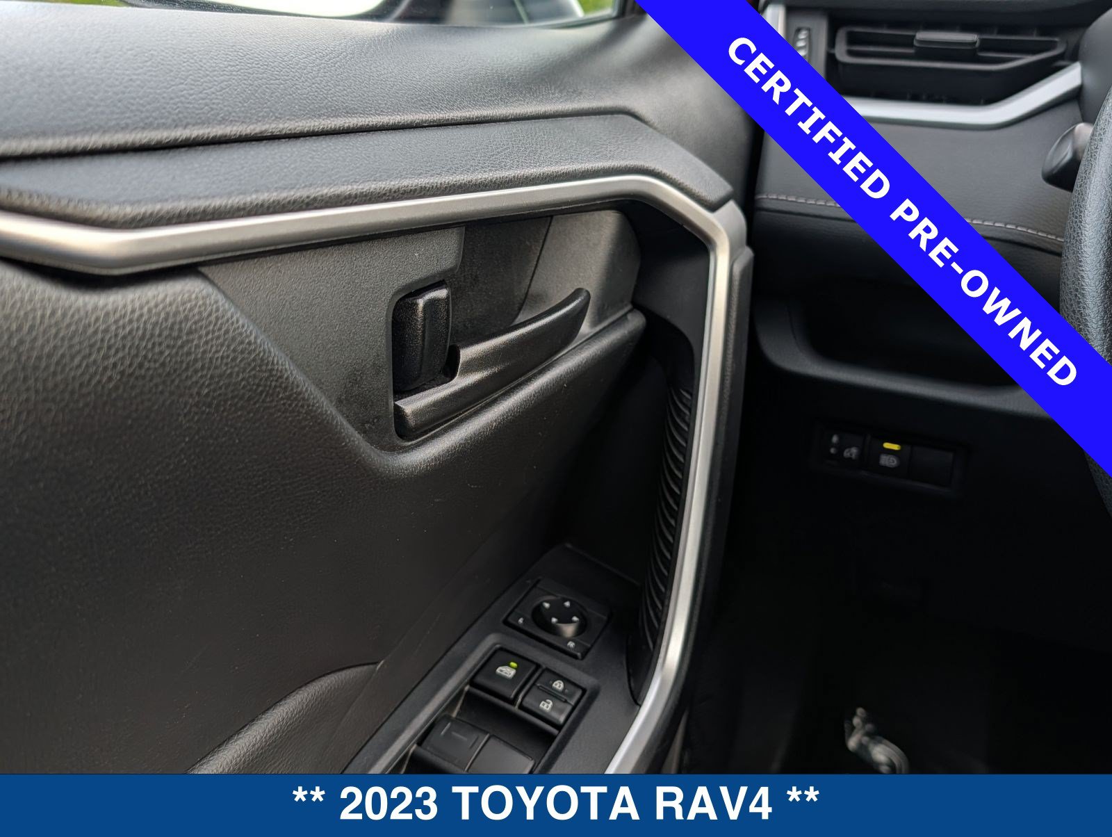 Used 2023 Toyota RAV4 LE AWD/4WD image 24
