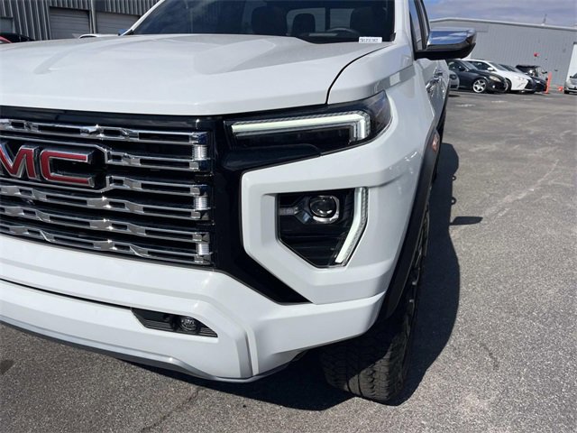 Used 2024 GMC Canyon Denali image 10