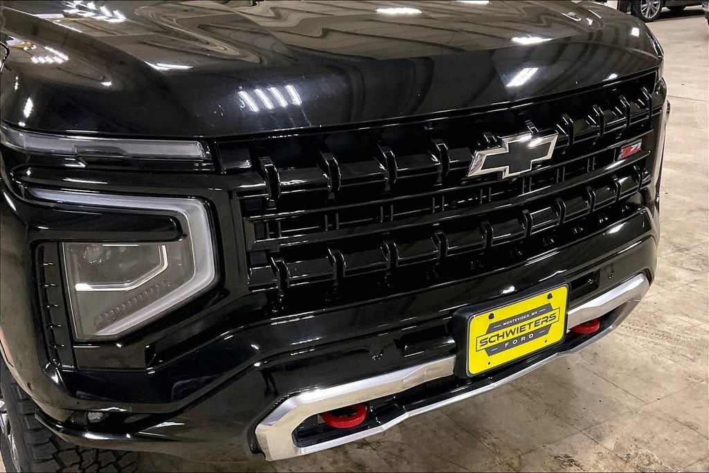 Used 2025 Chevrolet Suburban Z71 AWD/4WD image 29