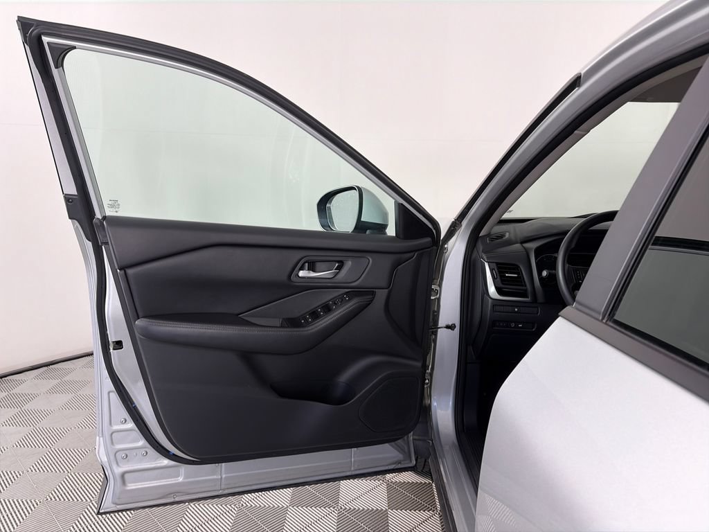 Used 2024 Nissan Rogue SV AWD/4WD image 10