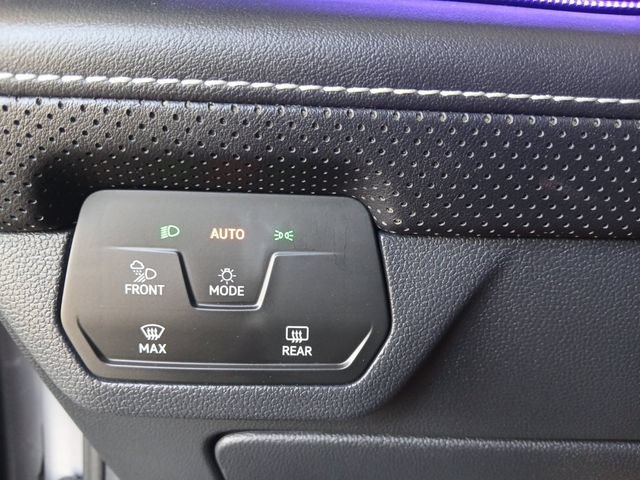 Used 2024 Volkswagen Atlas SEL Premium R-Line AWD/4WD image 11