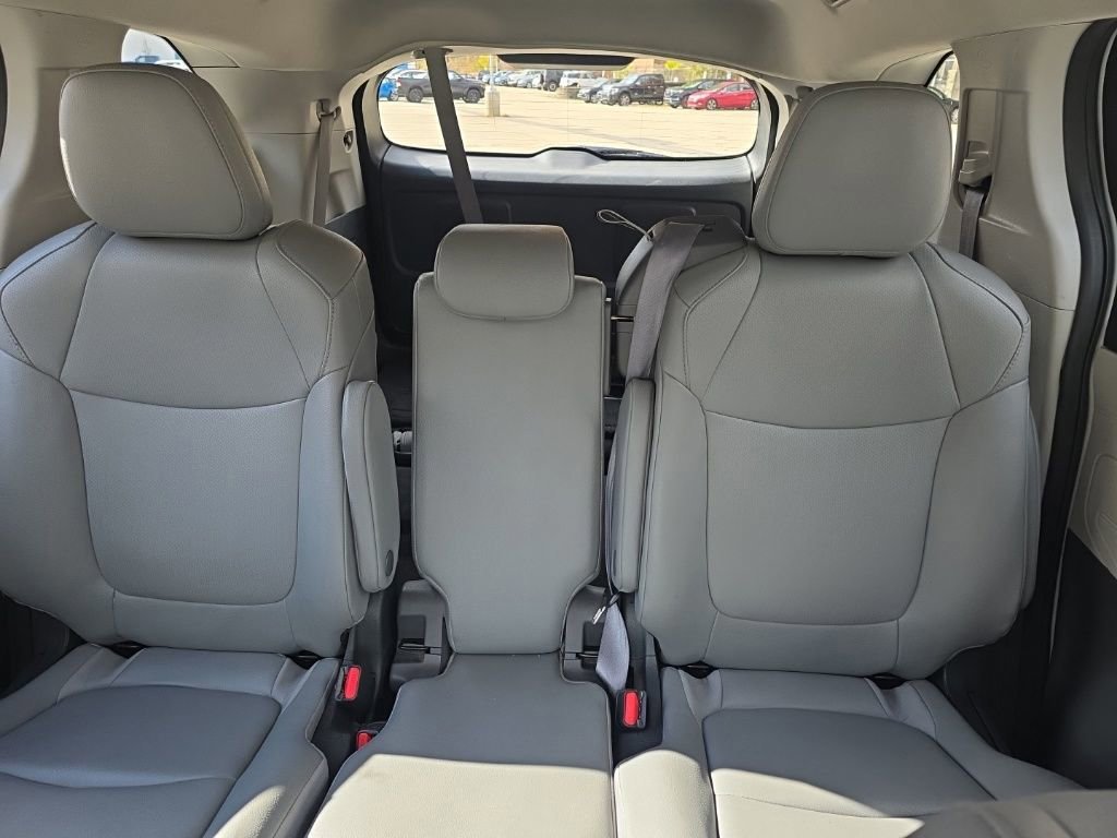 Used 2024 Toyota Sienna XLE image 20