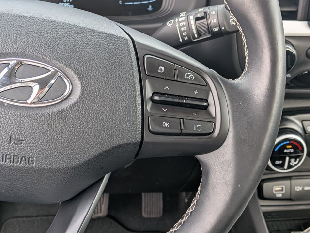Used 2025 Hyundai Venue Limited FWD image 18