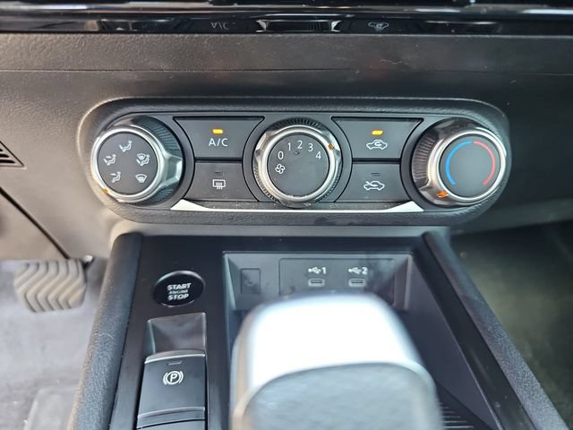 Used 2025 Nissan Kicks SV FWD image 27