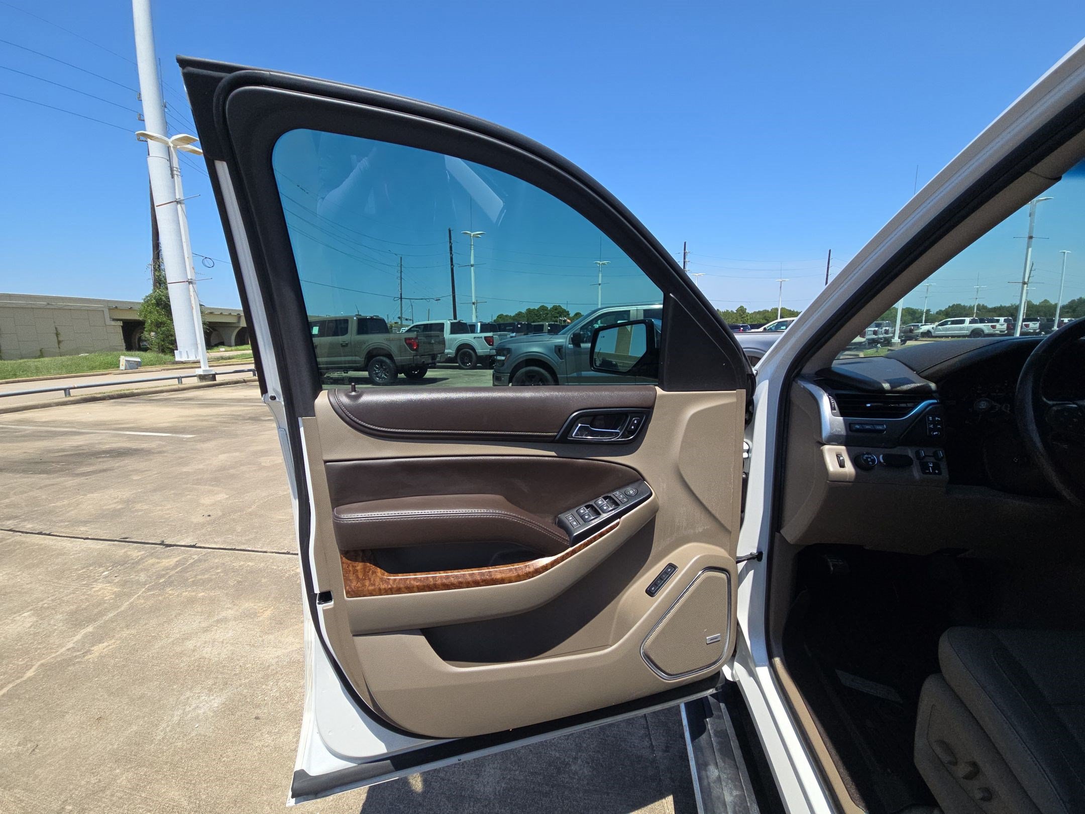 Used 2019 Chevrolet Suburban Premier RWD image 13