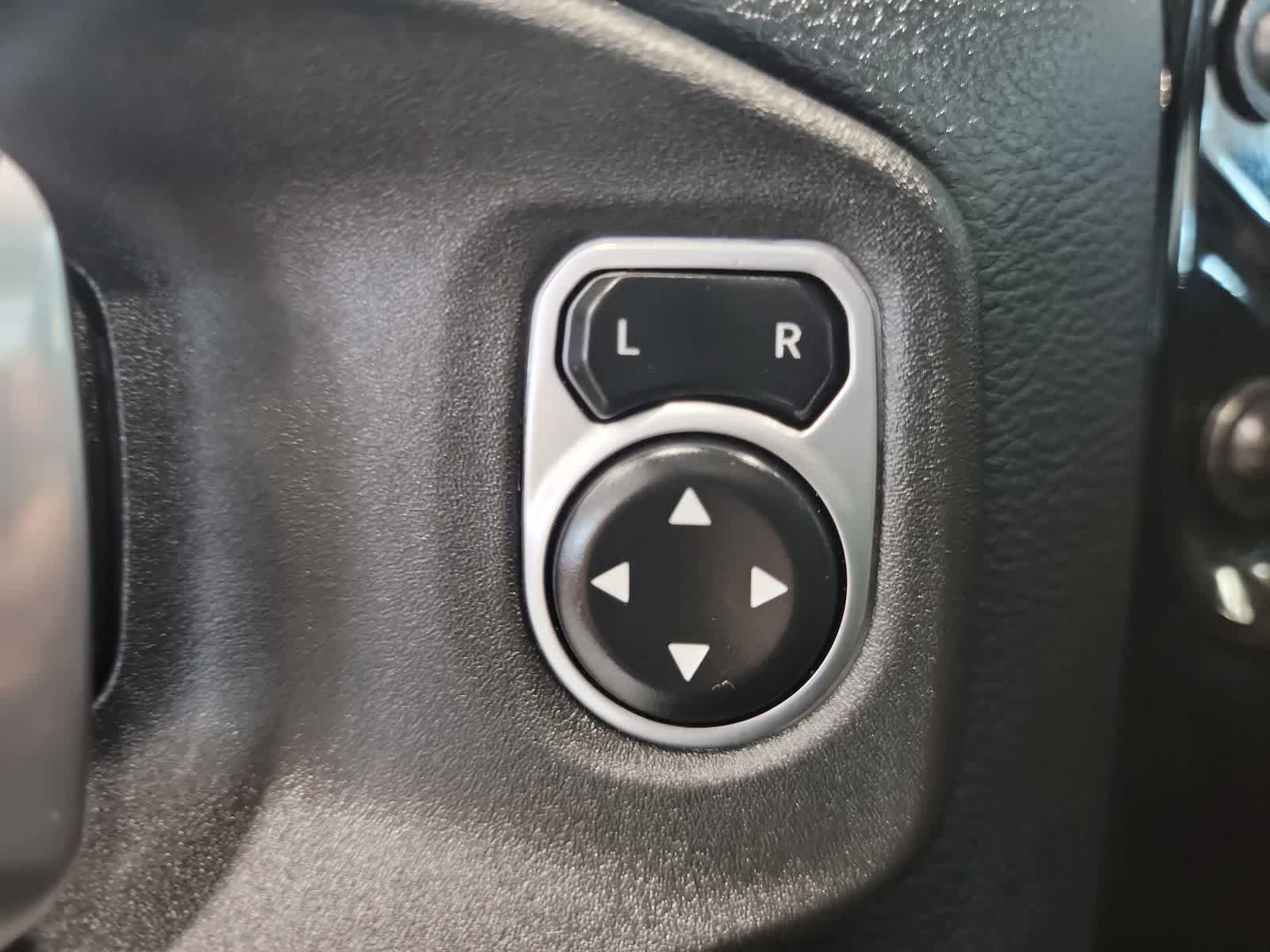 Used 2023 Jeep Gladiator Overland AWD/4WD image 12