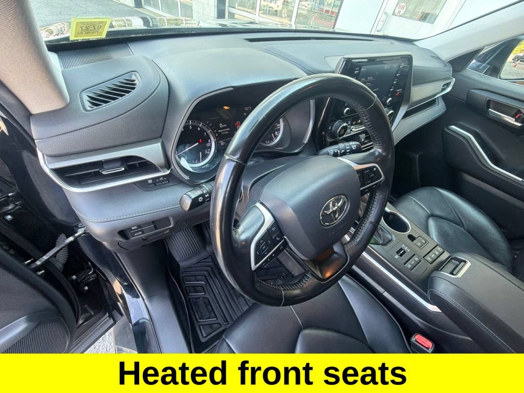 Used 2022 Toyota Highlander XLE AWD/4WD image 18