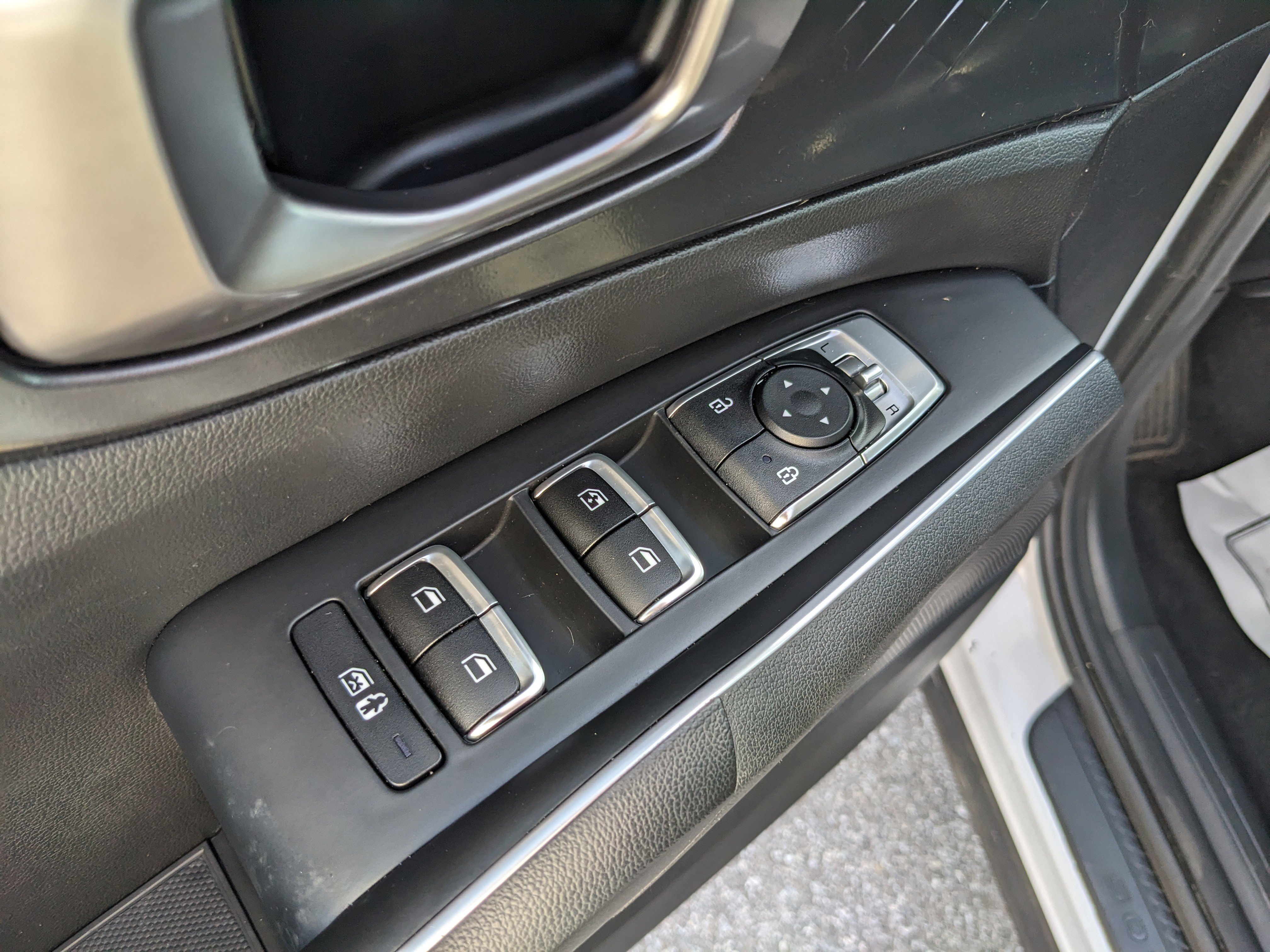 Used 2023 Kia Sorento LX image 19