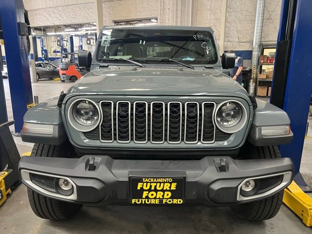 Used 2025 Jeep Wrangler Unlimited Sahara AWD/4WD image 2