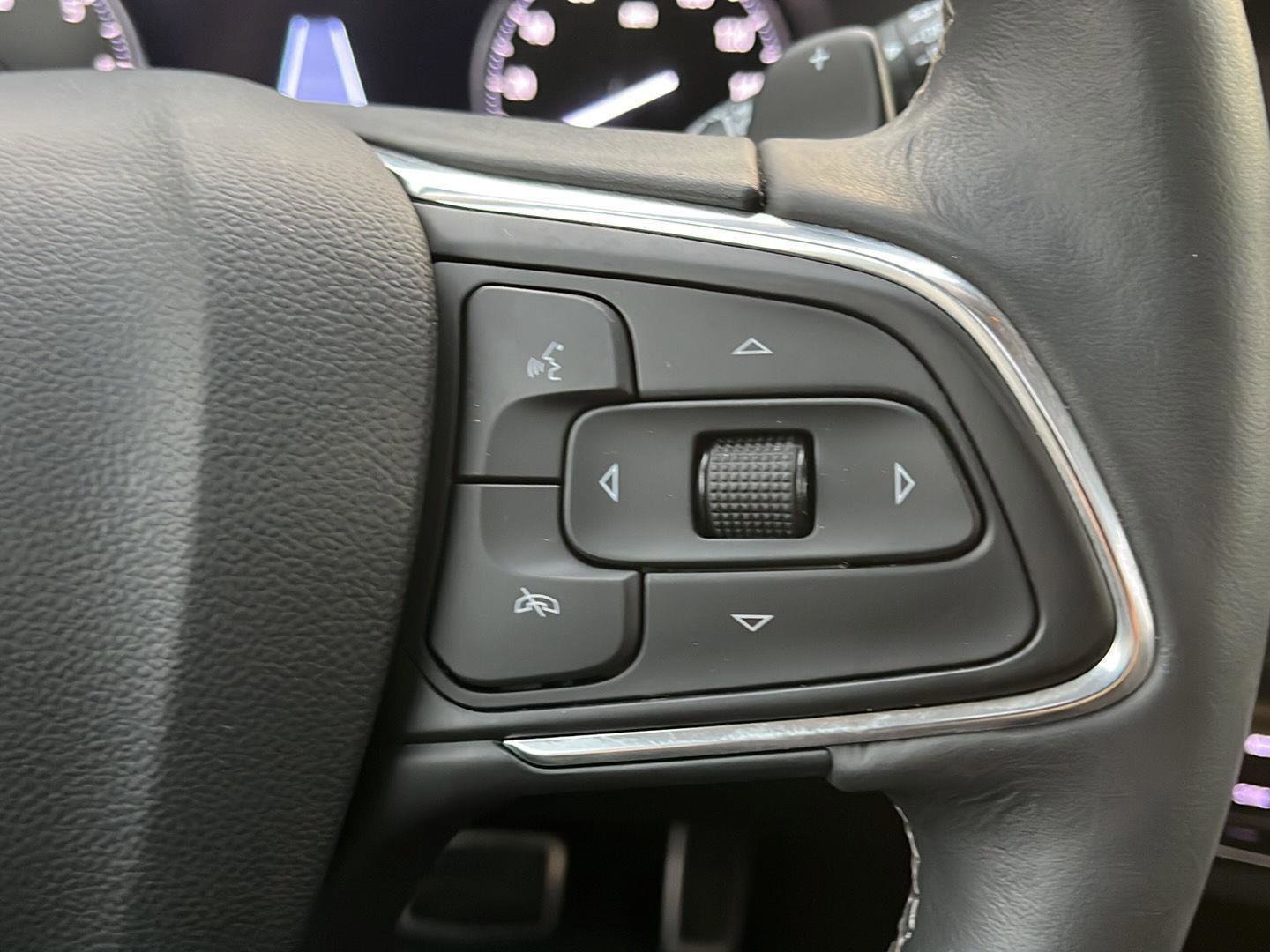 Used 2023 Buick Envision Essence w/ Sport Touring Package image 20