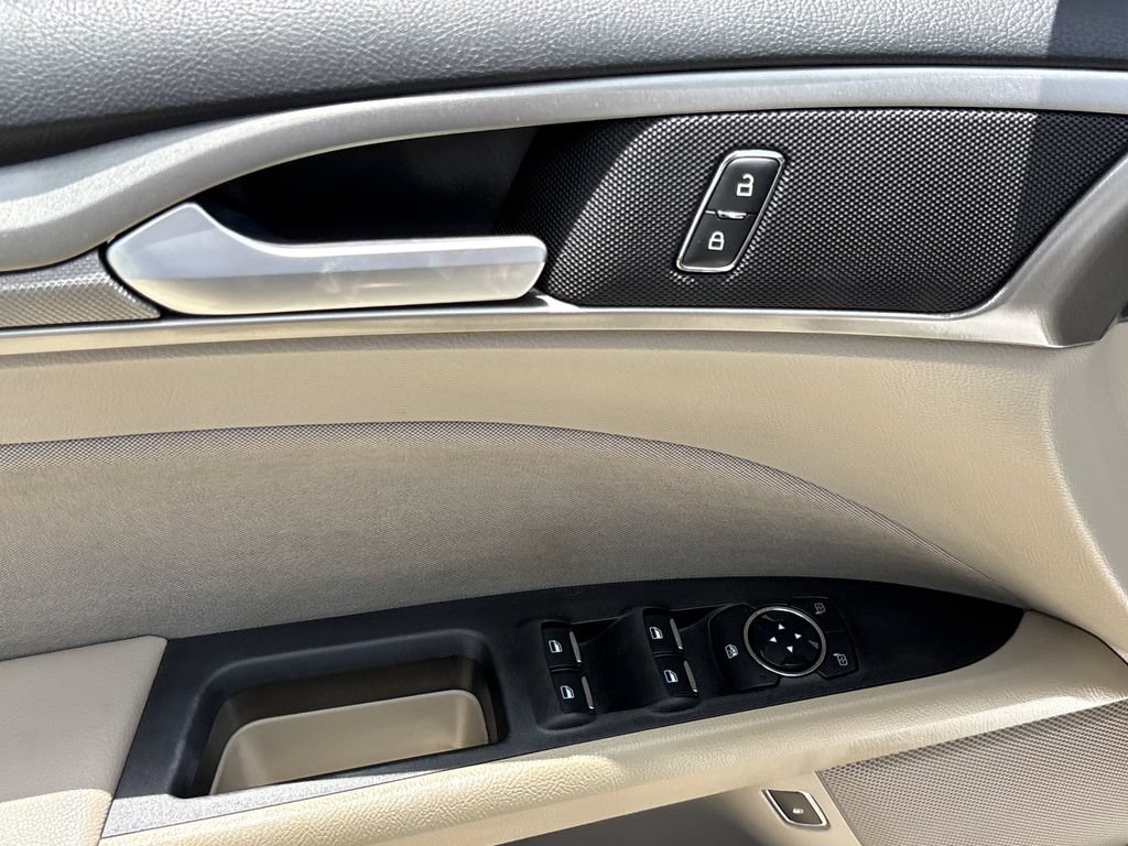 Certified 2020 Ford Fusion SE FWD image 16
