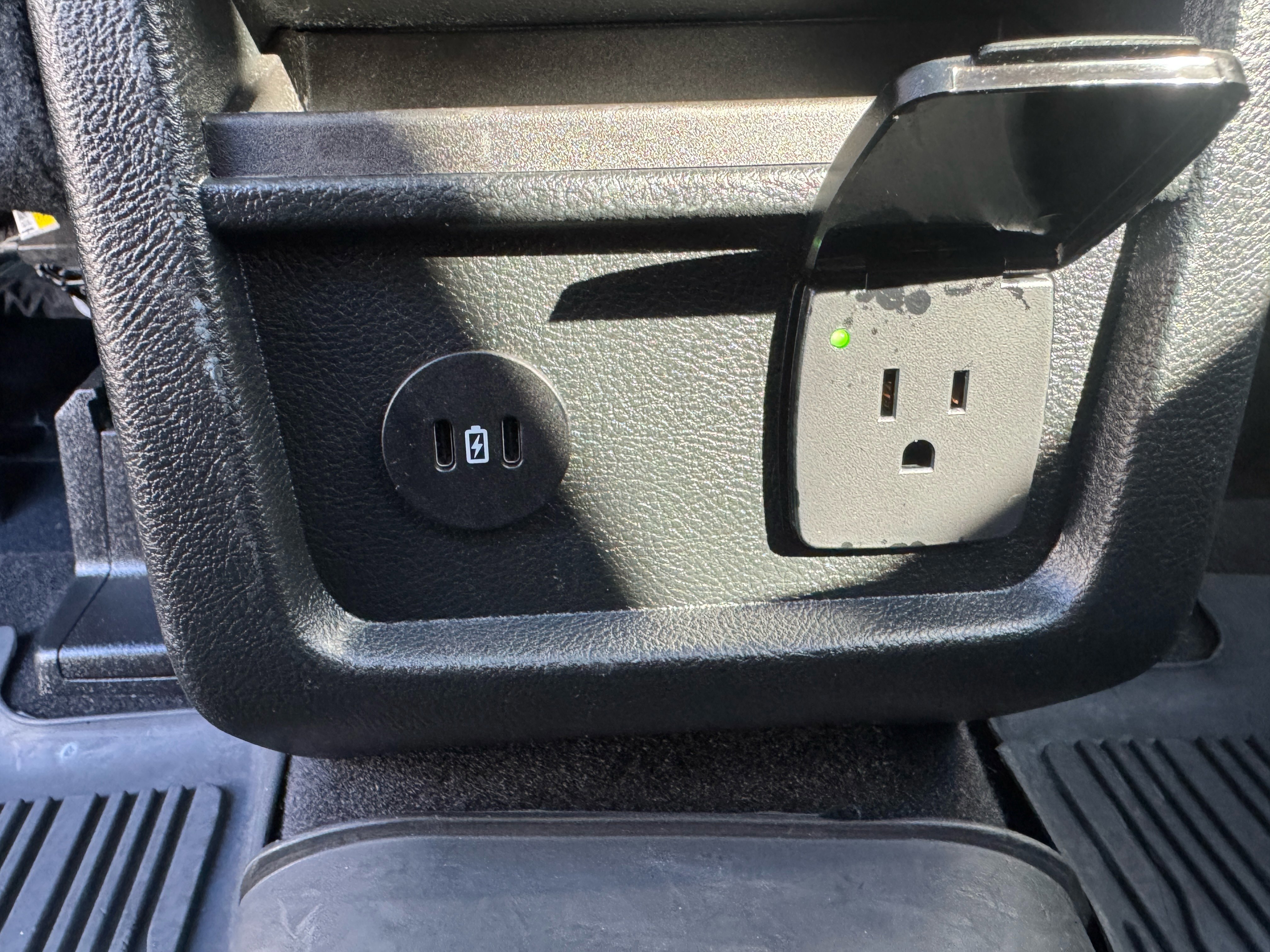 Certified 2024 Ford Edge ST w/ Equipment Group 401A image 17