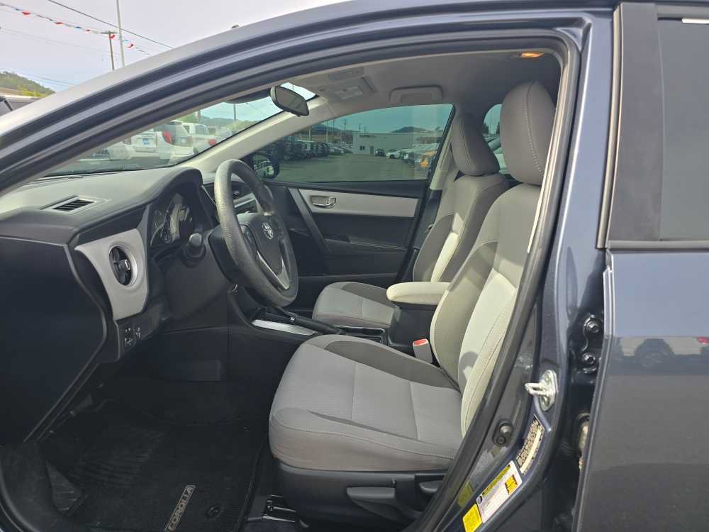 Used 2017 Toyota Corolla LE w/ Carpet Mat Package (TMS) FWD image 9