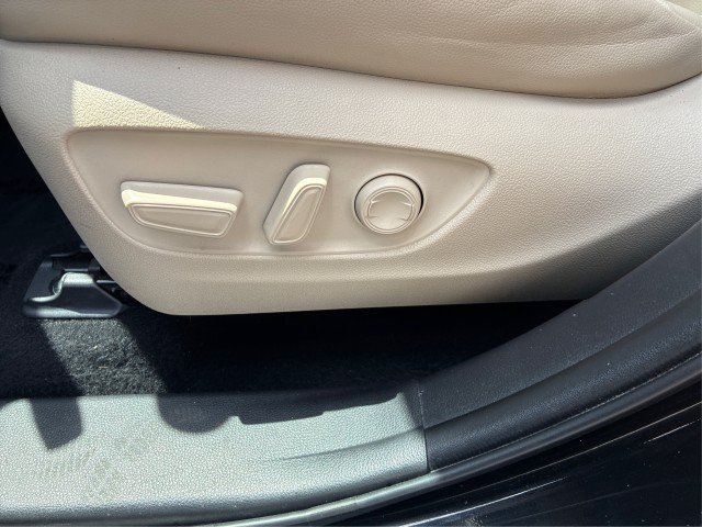 Used 2022 Toyota Highlander XLE AWD/4WD image 18