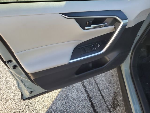 Used 2019 Toyota RAV4 XLE image 17