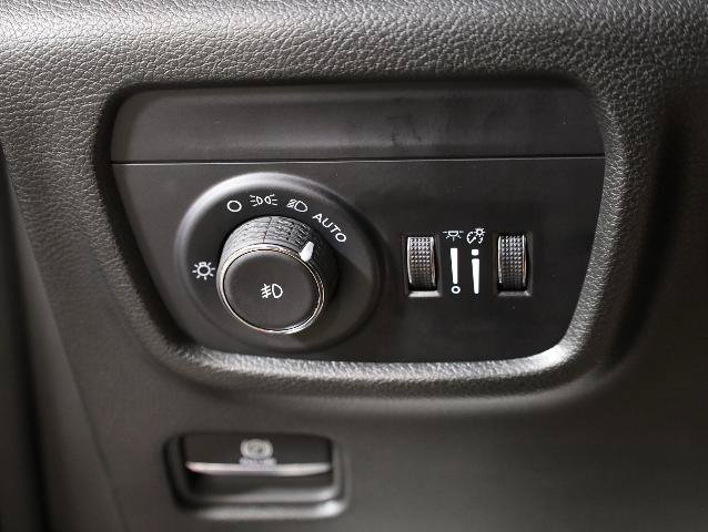 Used 2024 Jeep Grand Cherokee Limited AWD/4WD image 25