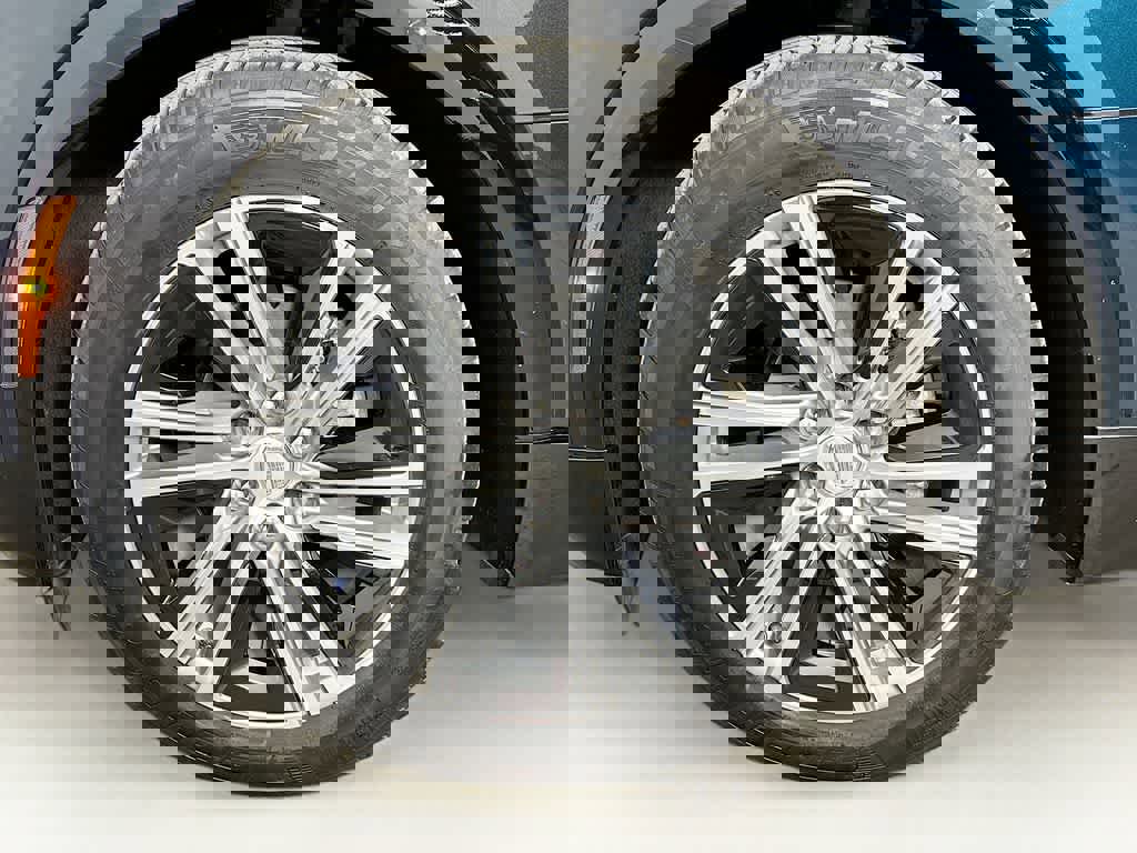 Used 2024 Cadillac Lyriq Luxury image 11