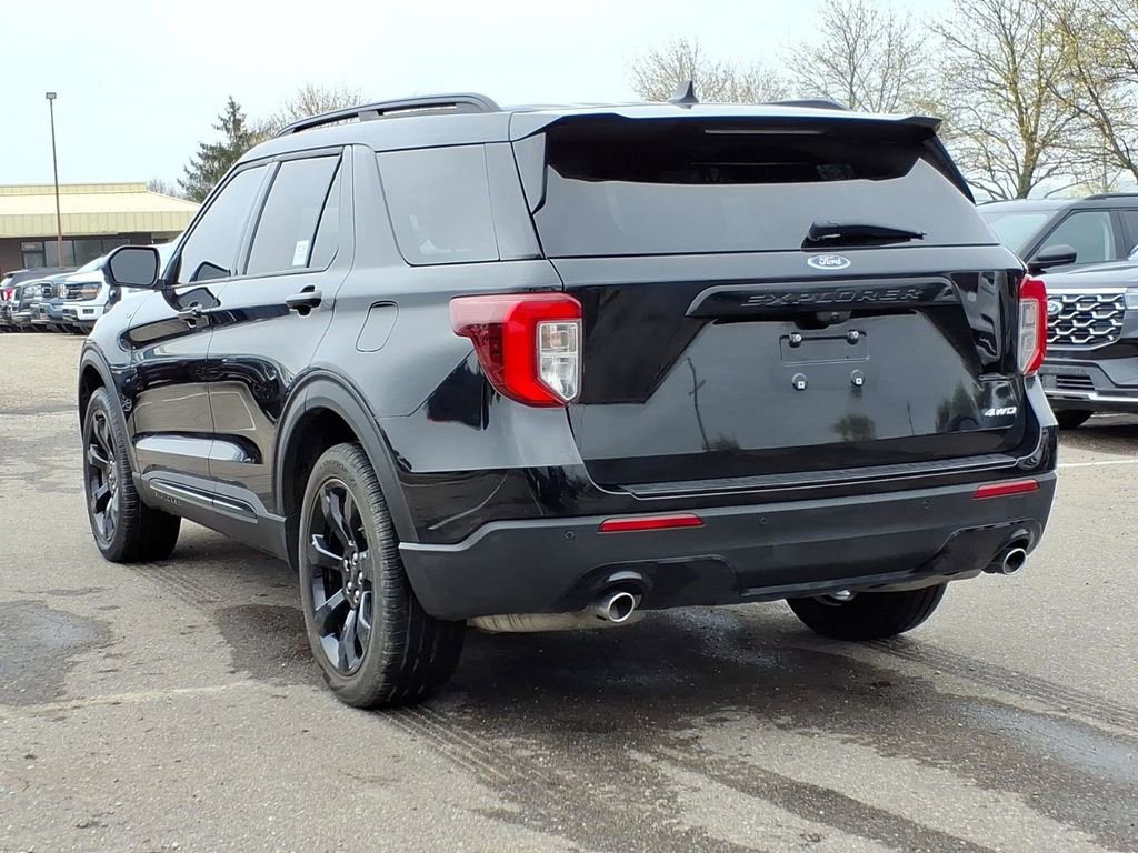 Certified 2023 Ford Explorer ST-Line AWD/4WD image 3
