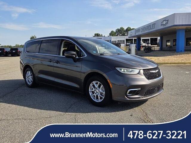 Used 2023 Chrysler Pacifica Touring-L