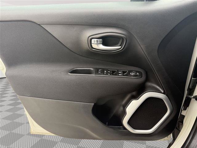 Used 2021 Jeep Renegade Latitude w/ Convenience Group AWD/4WD image 22