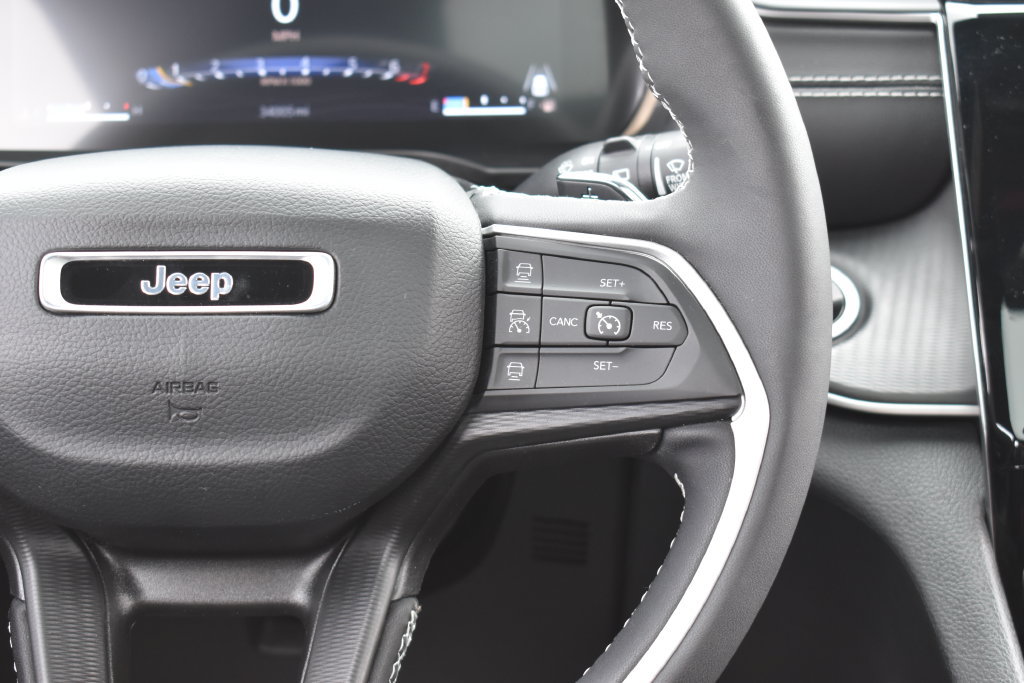 Used 2023 Jeep Grand Cherokee Altitude AWD/4WD image 16