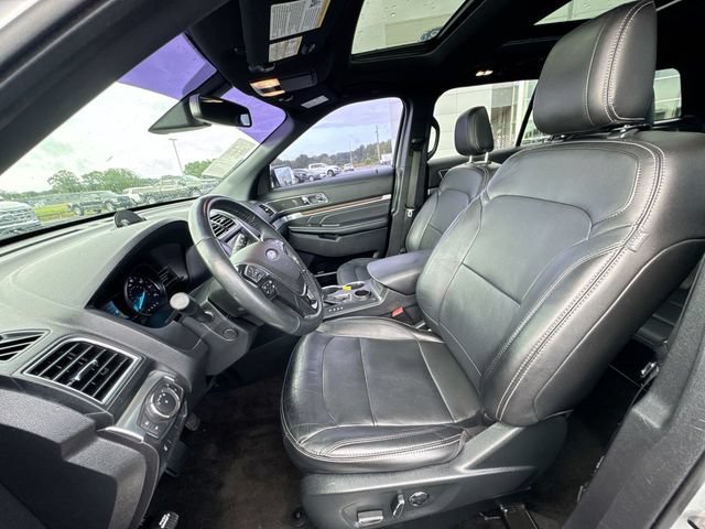 Certified 2018 Ford Explorer Limited w/ Equipment Group 301A FWD image 11