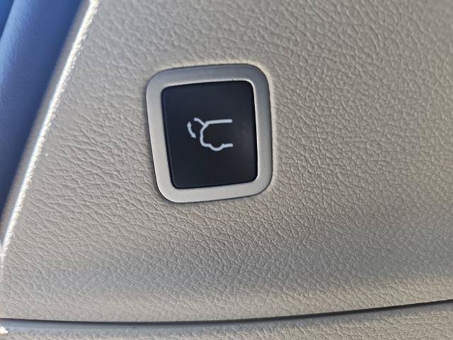 Used 2023 Chrysler Pacifica Touring-L FWD image 13