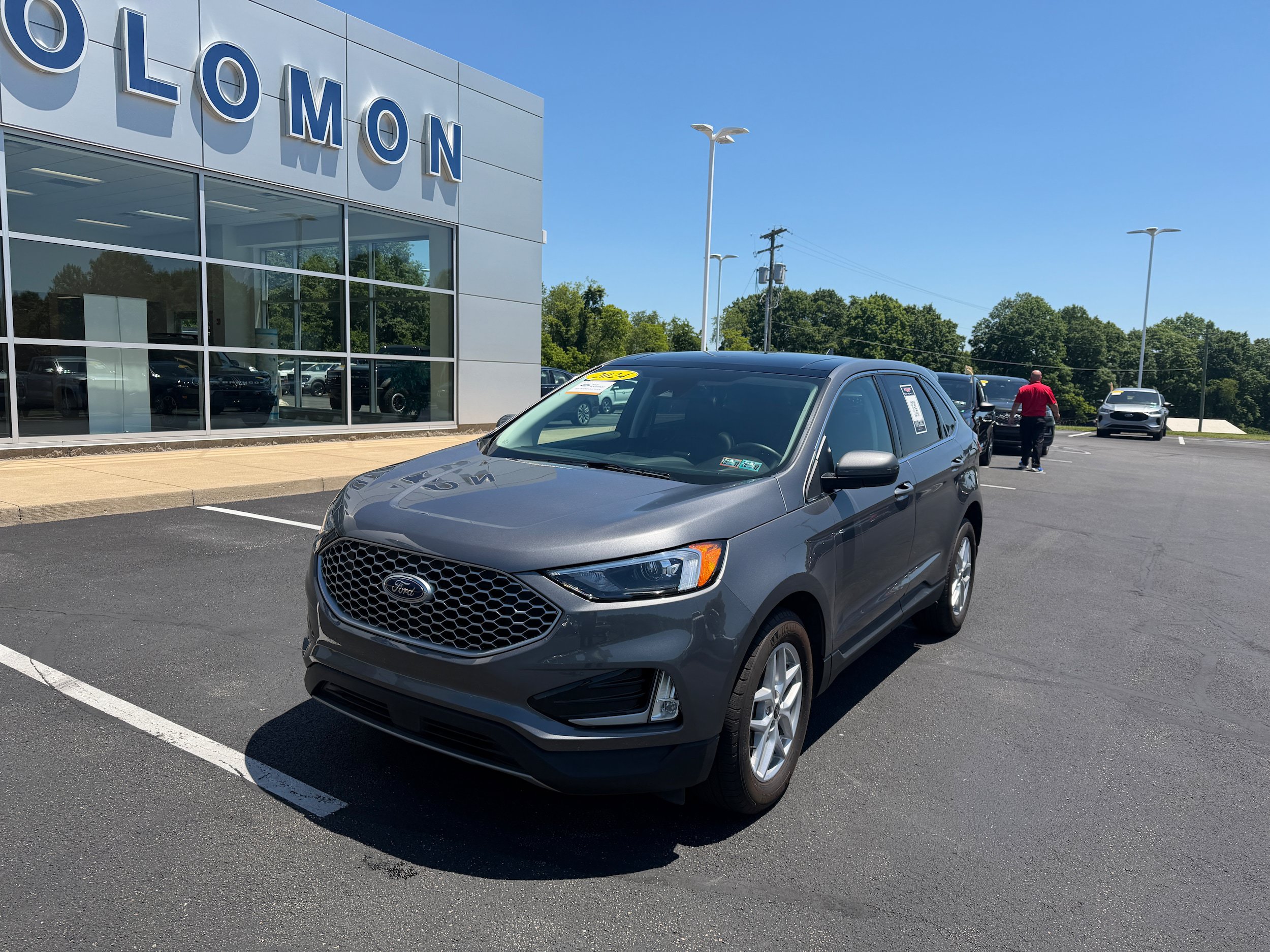 Certified 2024 Ford Edge SEL w/ Convenience Package AWD/4WD image 2