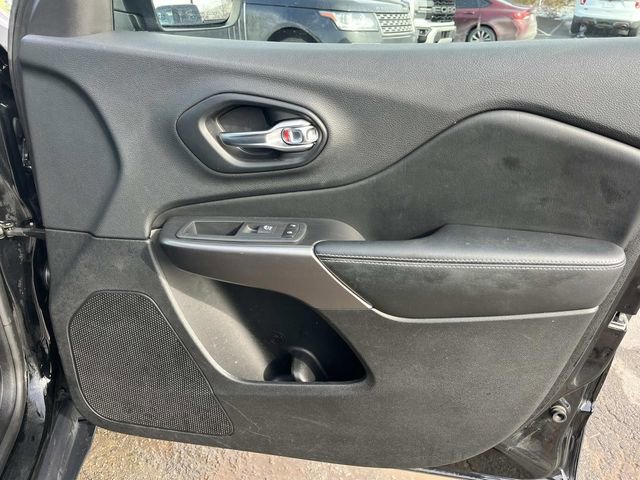 Used 2020 Jeep Cherokee Latitude Plus image 24