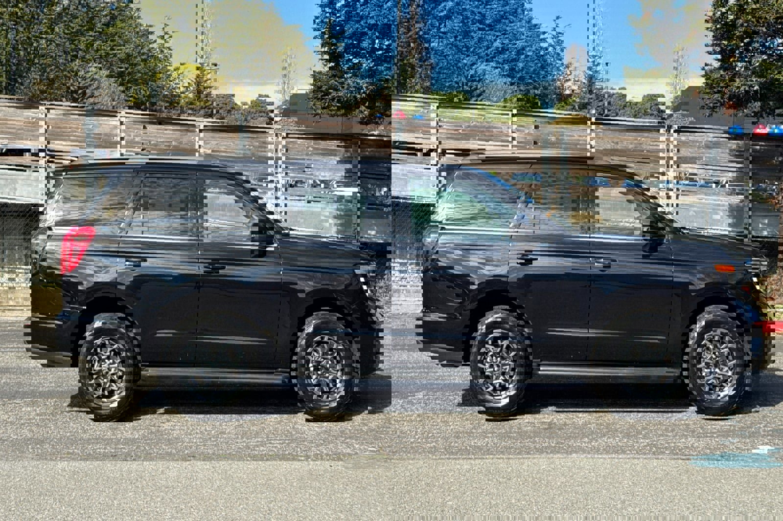 Certified 2025 Ford Expedition Active image 3