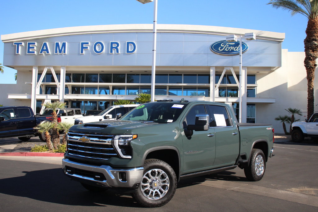 Used 2025 Chevrolet Silverado 2500 LTZ w/ LTZ Premium Package AWD/4WD image 2