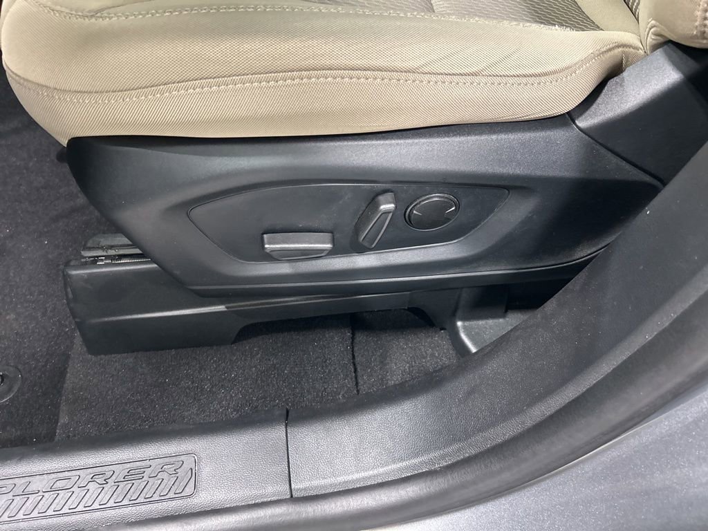 Certified 2024 Ford Explorer XLT w/ Class IV Trailer Tow Package image 12