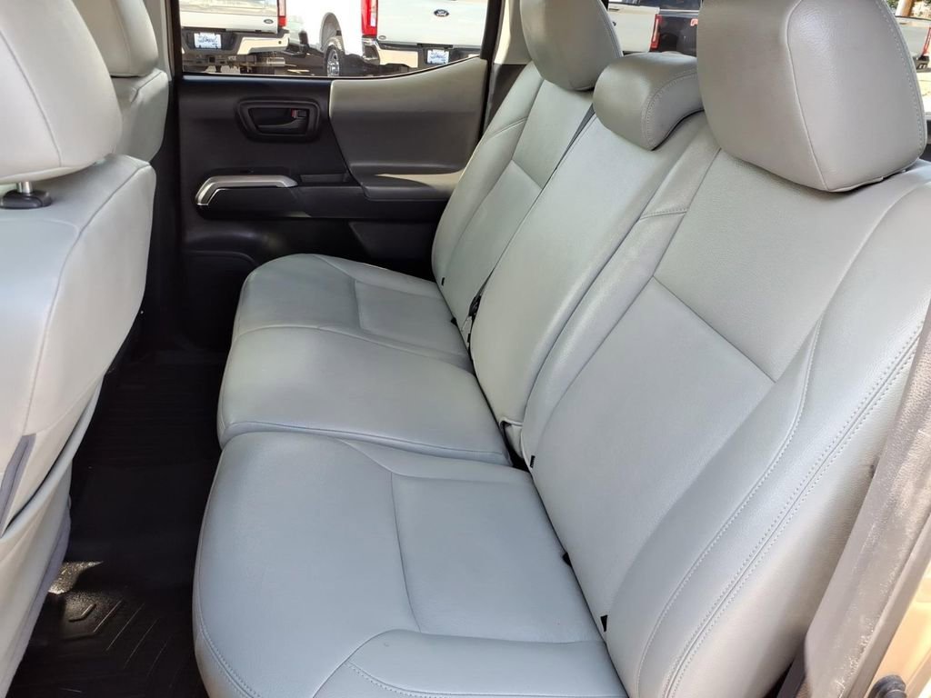 Used 2020 Toyota Tacoma SR5 w/ Technology Package AWD/4WD image 17