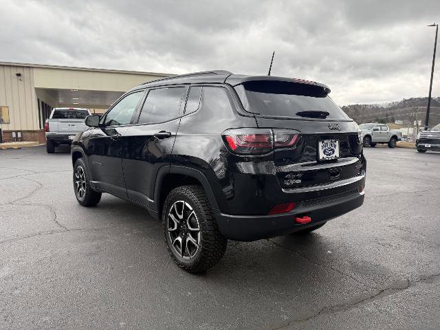 Used 2025 Jeep Compass Trailhawk w/ Trailhawk Elite Group image 3