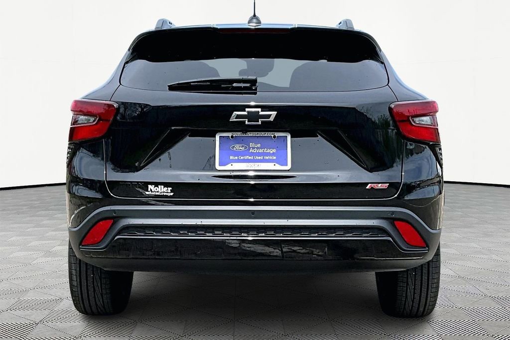 Used 2024 Chevrolet Trax RS w/ Driver Confidence Package FWD image 3