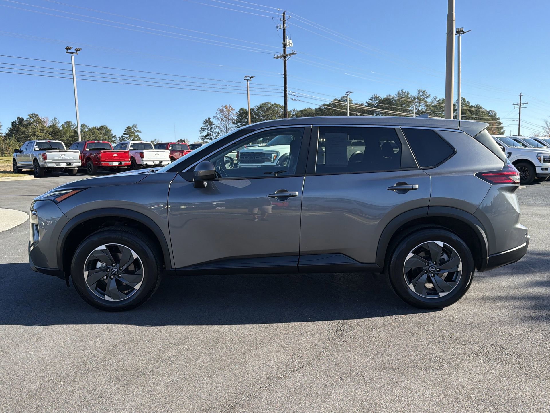 Used 2024 Nissan Rogue SV image 6